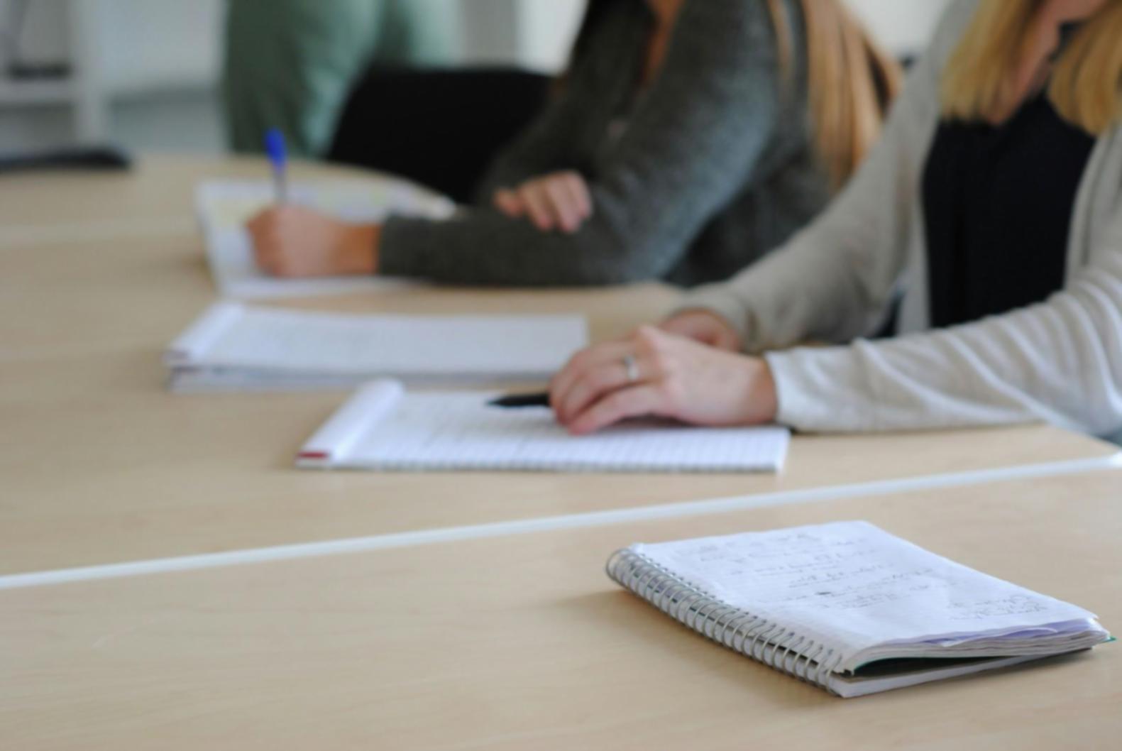 Budget presentation materials and analysis